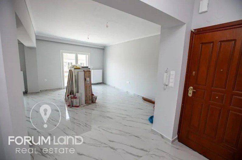 Forumland Real Estate, Σαλόνι