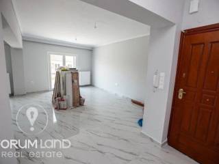 Forumland Real Estate, Σαλόνι