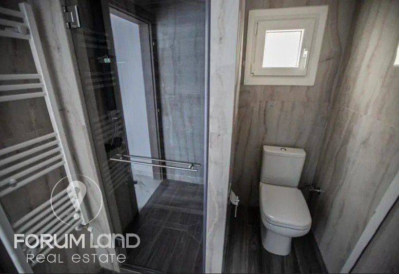 Forumland Real Estate, Μπάνιο