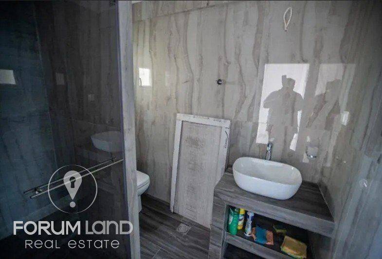 Forumland Real Estate, Μπάνιο