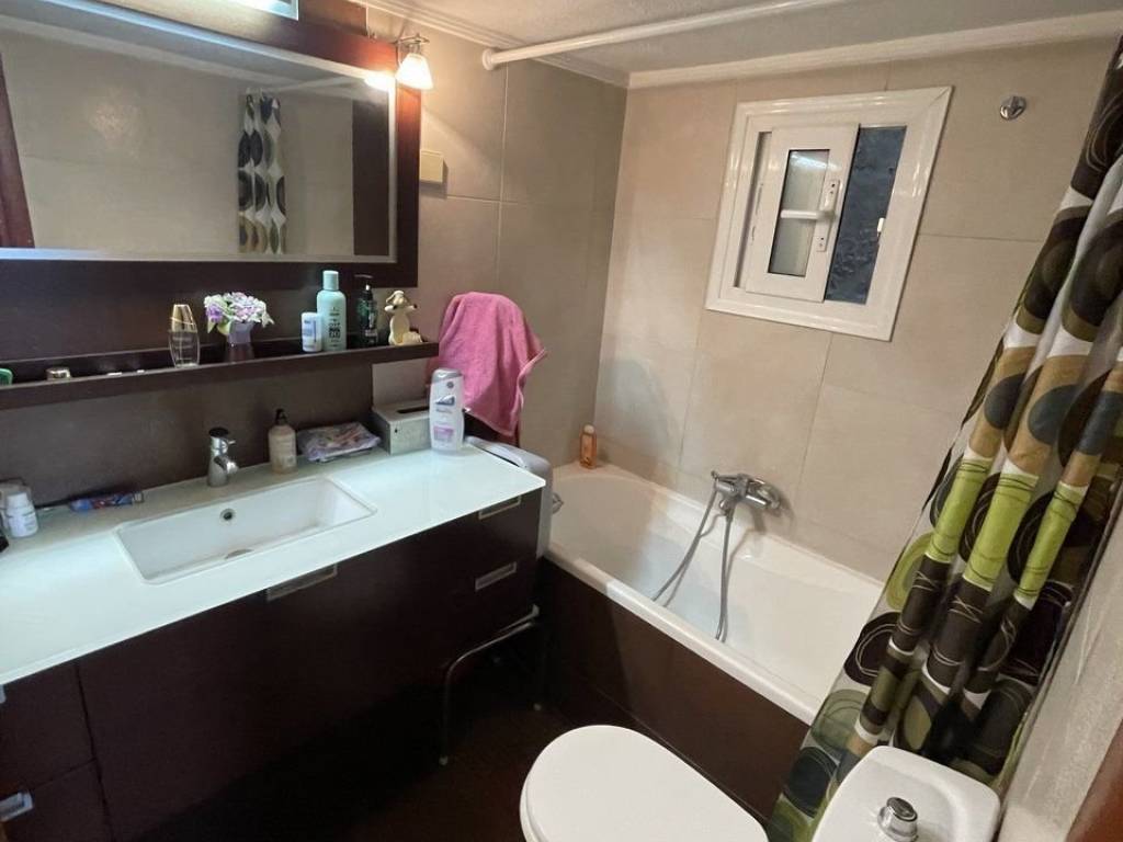 Forumland Real Estate, Μπάνιο