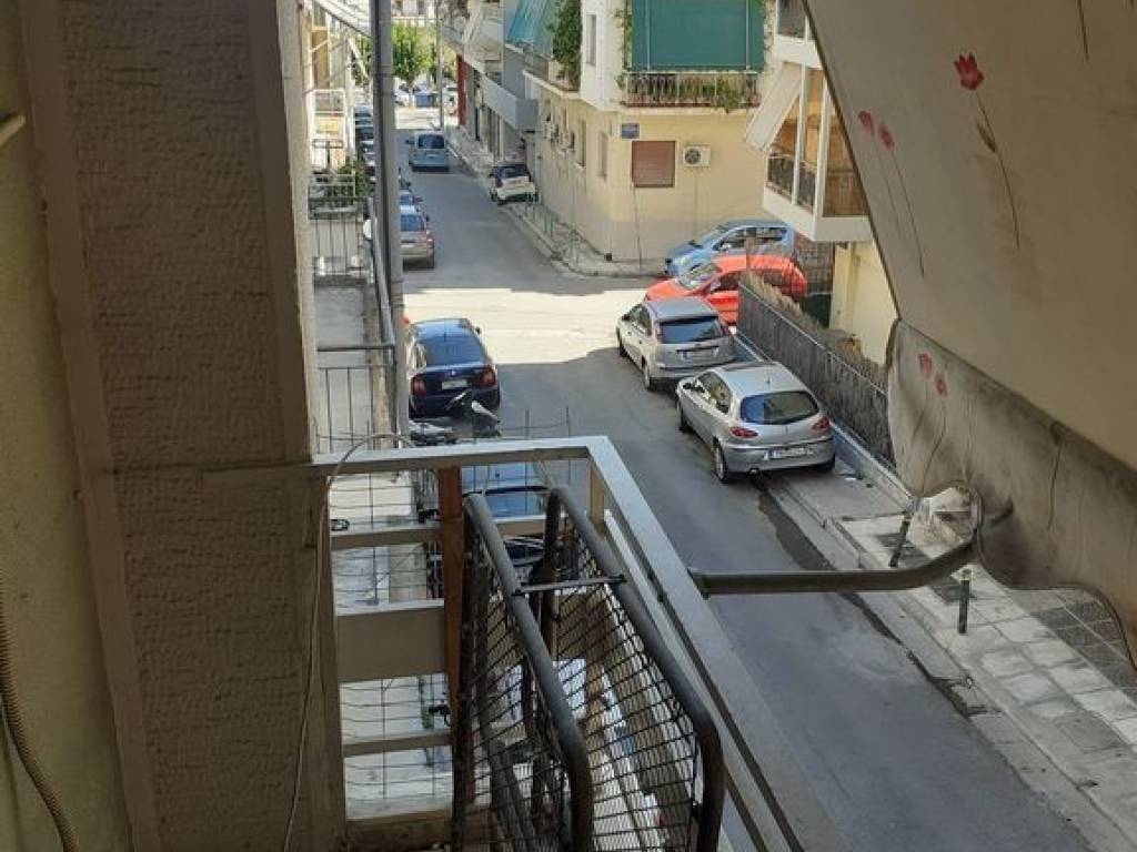 μπροστινό μπαλκόνι