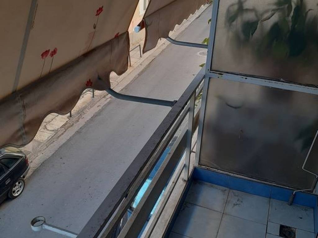 μπροστινό μπαλκόνι