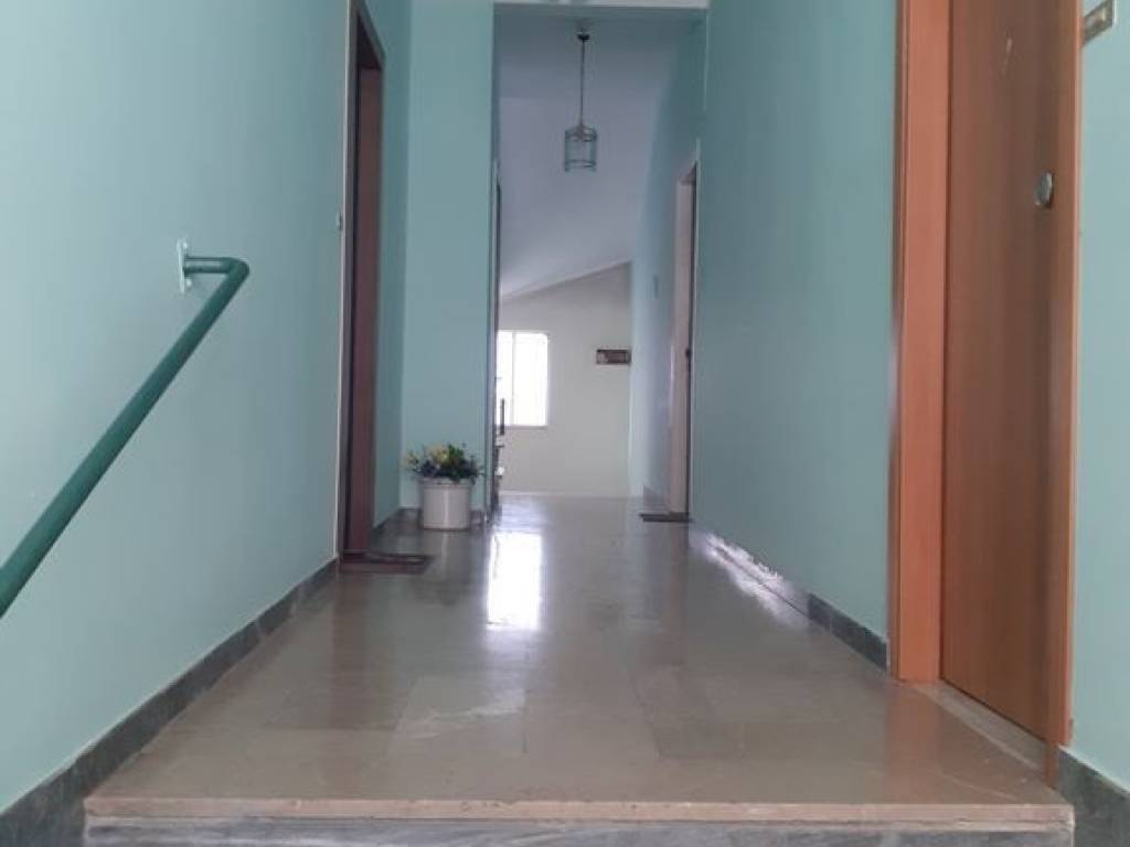 Eisodos polykatoikias 2