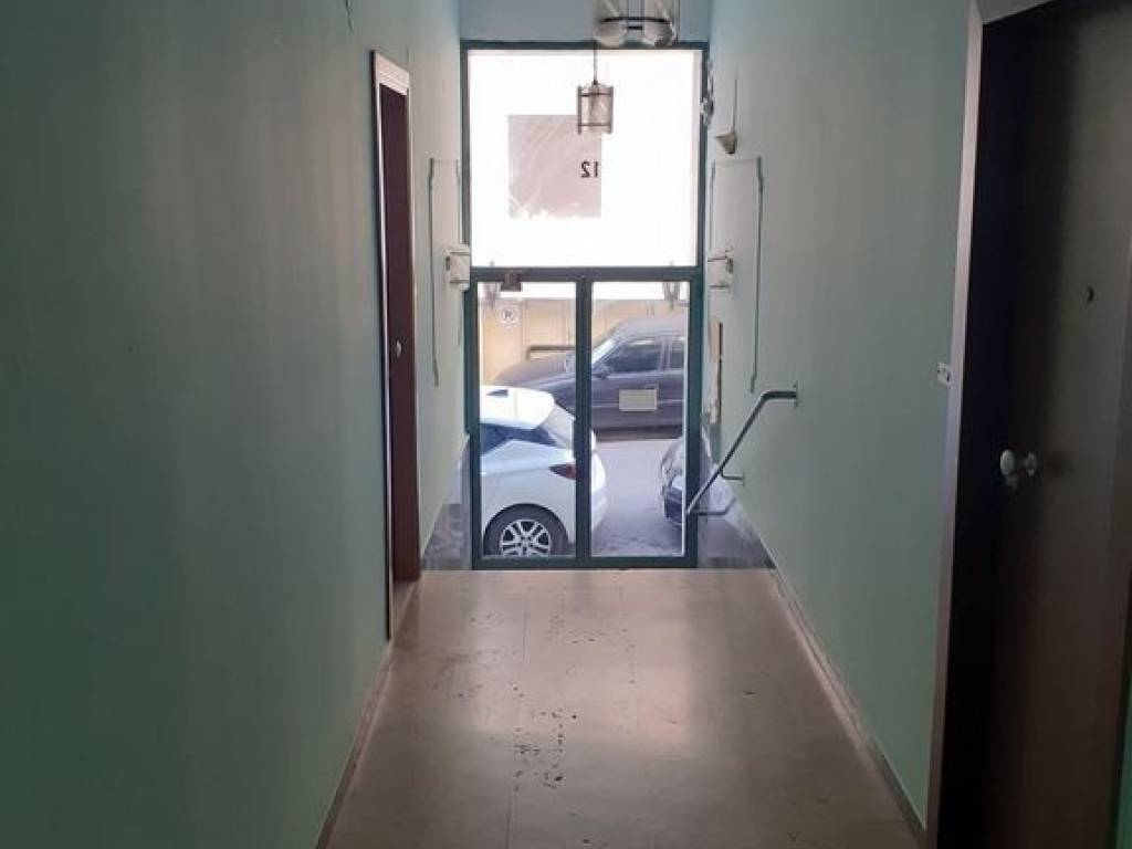 Eisodos polykatoikias 1