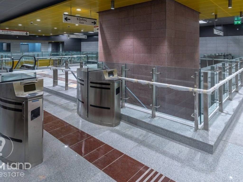 Forumland Real Estate, Metro station