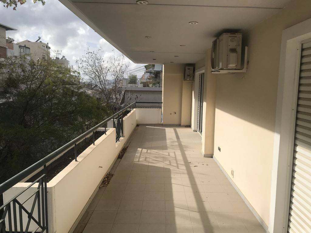 Μπροστινό μπαλκόνι