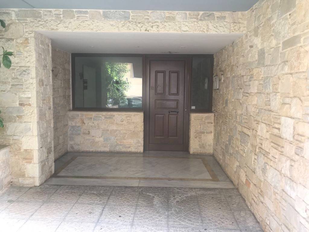 Κεντρική είσοδος πολυκατοικίας