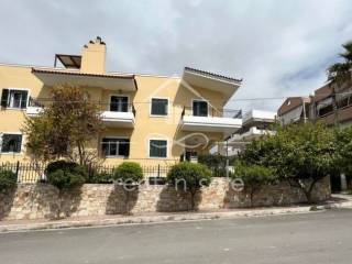 Εξωτερική πλαινή όψη κατοικίας