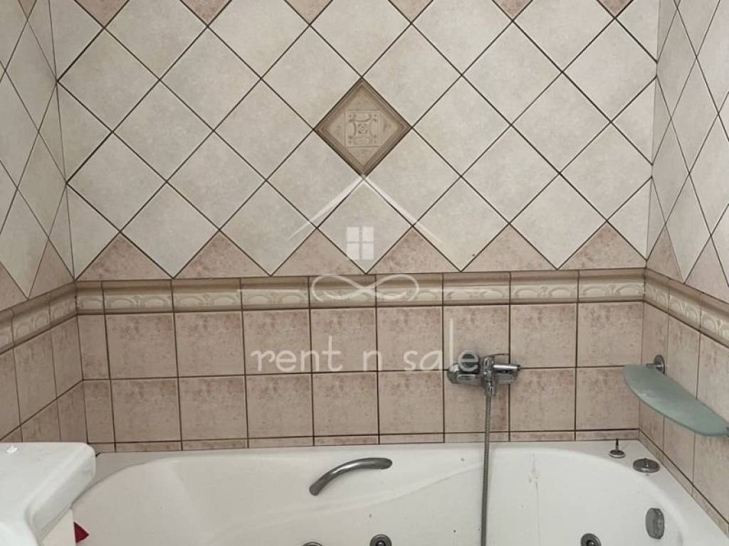 Μπάνιο πρώτου ορόφου