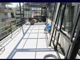 Megalo photeino mpalkoni