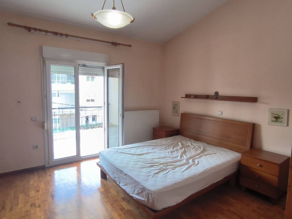 Κρεβατοκάμαρα Μεγάλη με εντοιχισμένη ντουλάπα