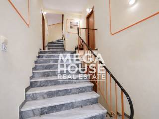 EISODOS POLYKATOIKIAS