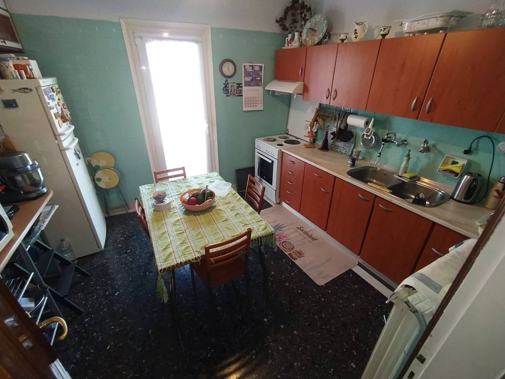 ANYPLACE MESITIKES YPERESIES