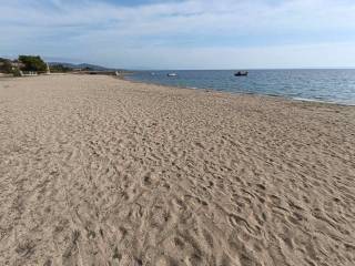 ANYPLACE MESITIKES YPERESIES