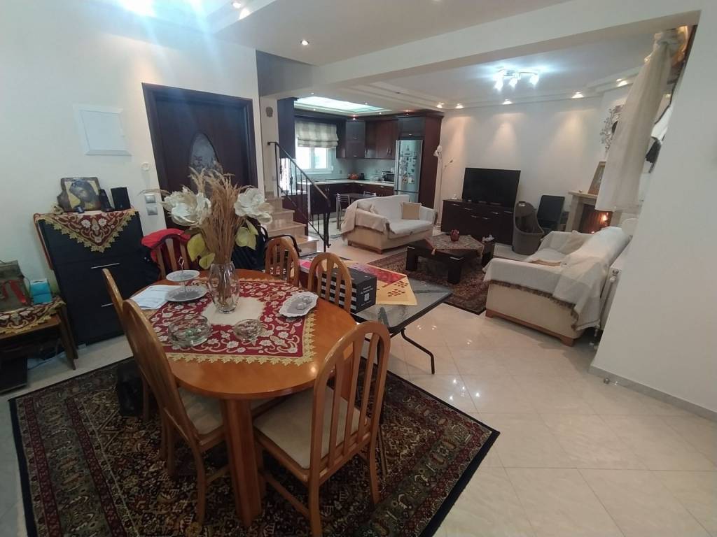 ANYPLACE MESITIKES YPERESIES