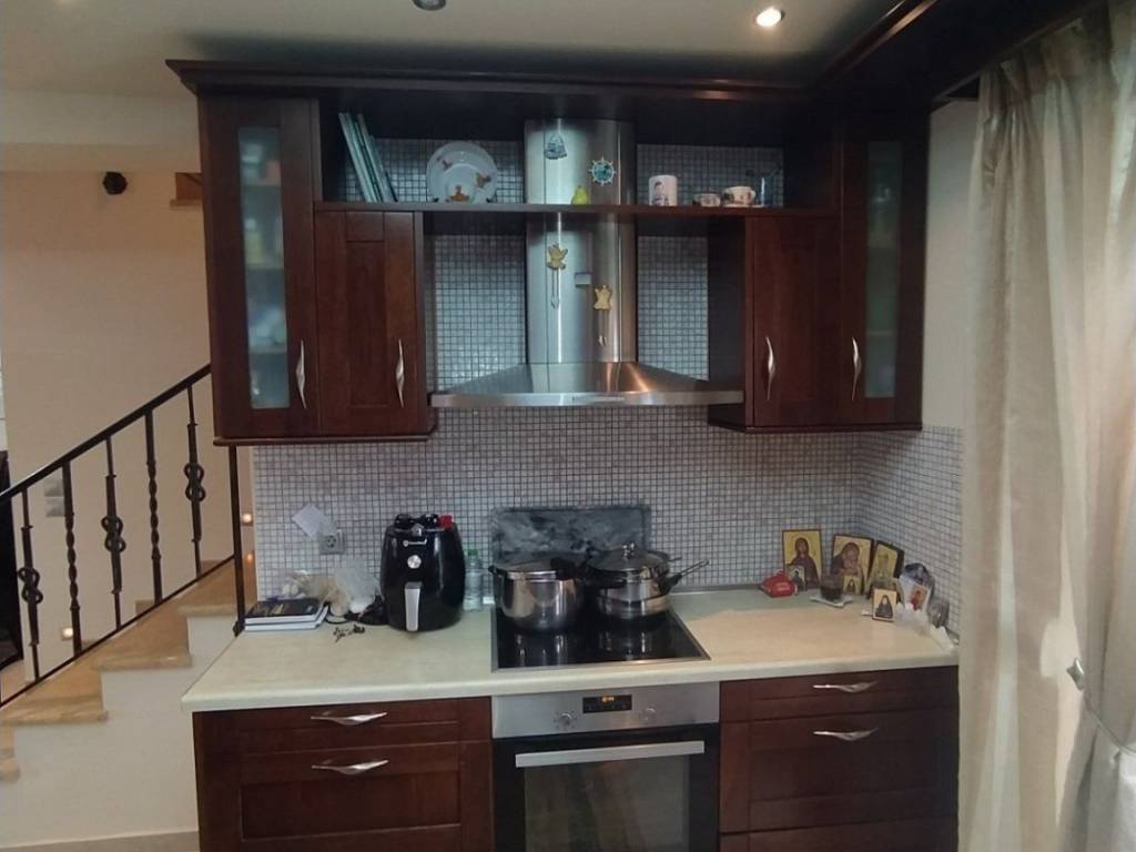 ANYPLACE MESITIKES YPERESIES