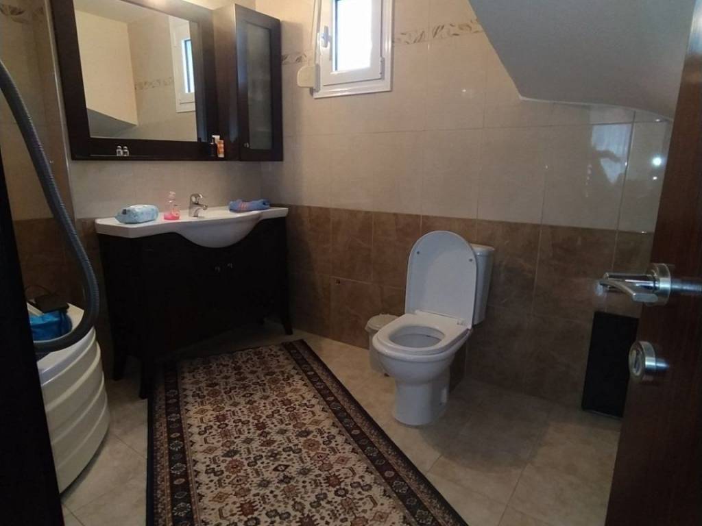 ANYPLACE MESITIKES YPERESIES