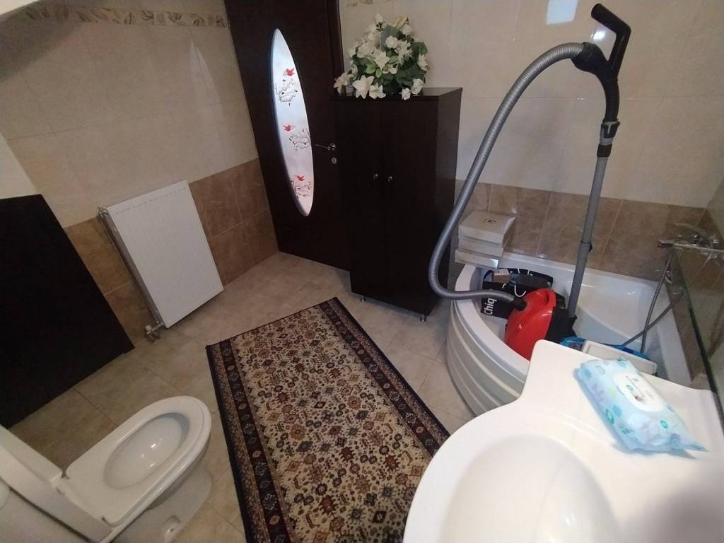 ANYPLACE MESITIKES YPERESIES