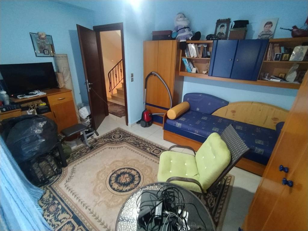 ANYPLACE MESITIKES YPERESIES