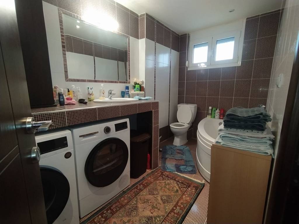 ANYPLACE MESITIKES YPERESIES