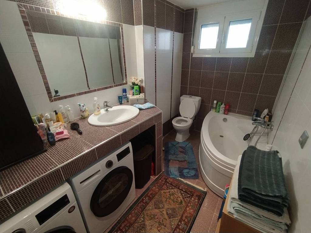 ANYPLACE MESITIKES YPERESIES