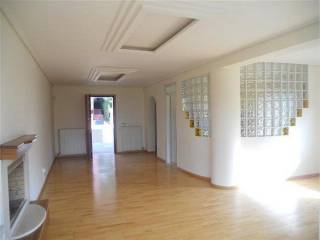 Λειτουργική, φωτεινότατη σαλοτραπεζαρία