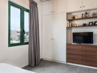 Κύριο υπνοδωμάτιο με έμφαση στη γαλήνη.