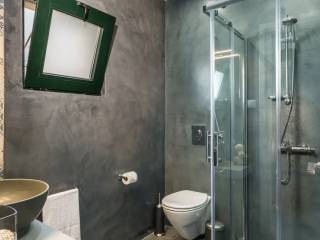 WC με ντουζιέρα