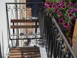 Ιδιωτικό μπαλκόνι που ανήκει στο master bedroom.