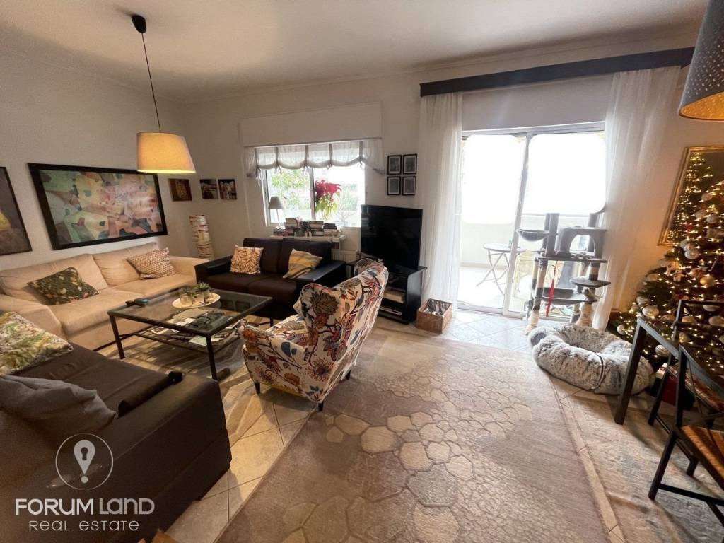 Forumland Real Estate, Σαλόνι