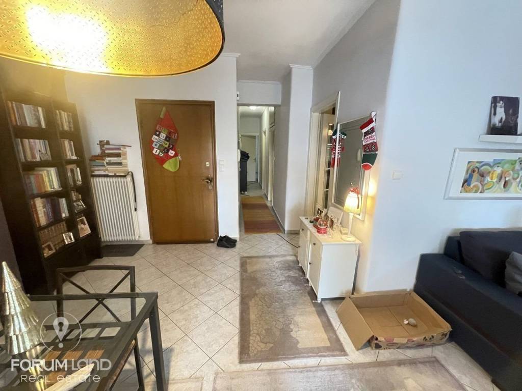 Forumland Real Estate, Είσοδος