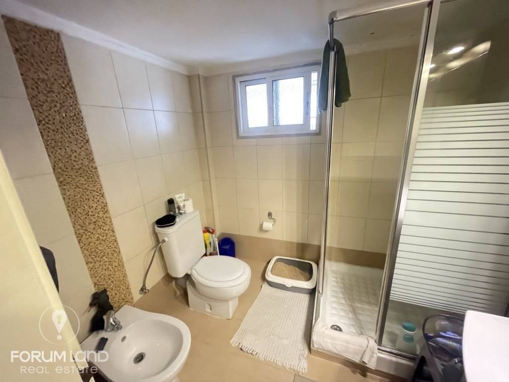 Forumland Real Estate, Μπάνιο