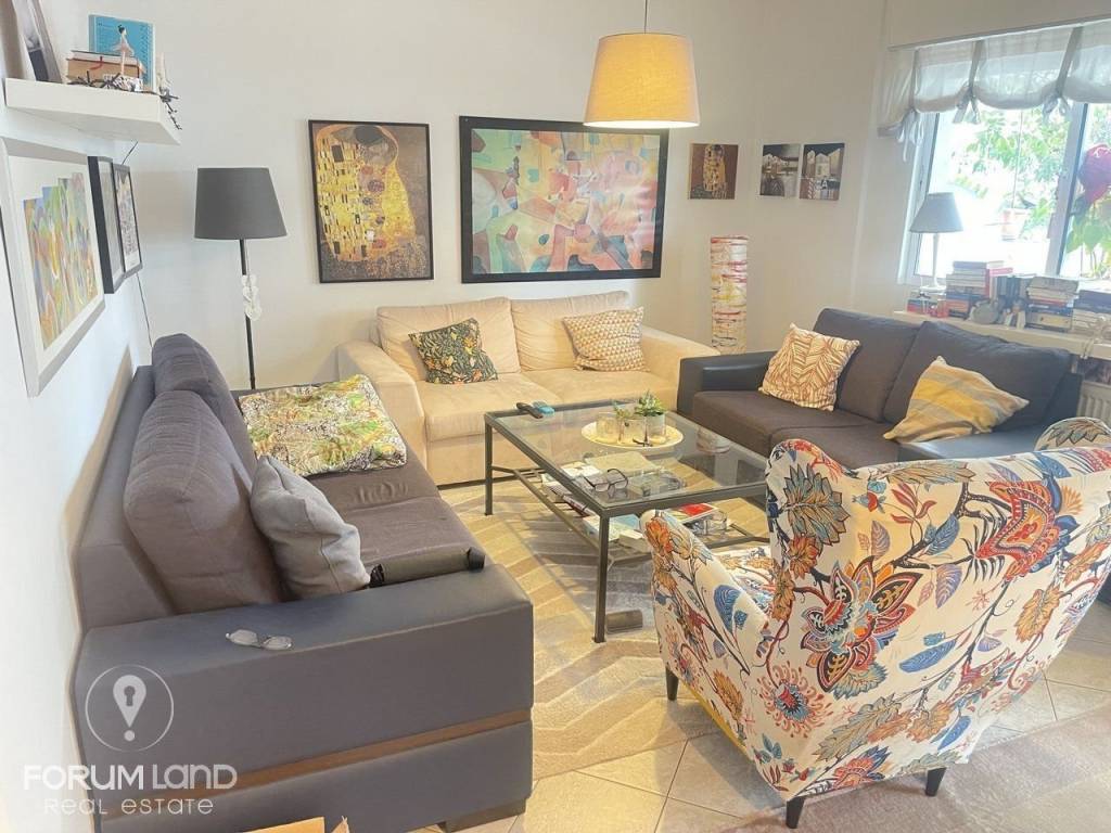 Forumland Real Estate, Σαλόνι