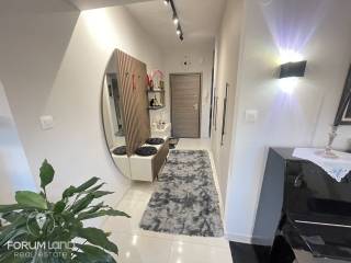 Forumland Real Estate, Είσοδος