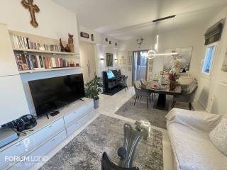 Forumland Real Estate, Σαλόνι