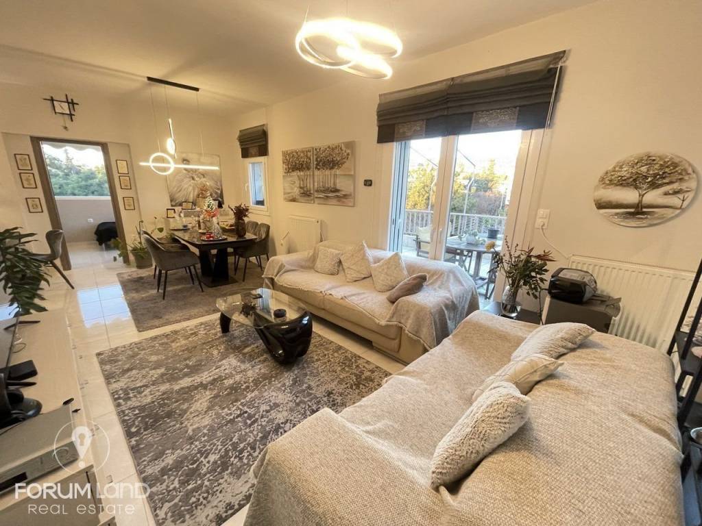 Forumland Real Estate, Σαλόνι