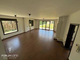 Forumland Real Estate, Σαλόνι