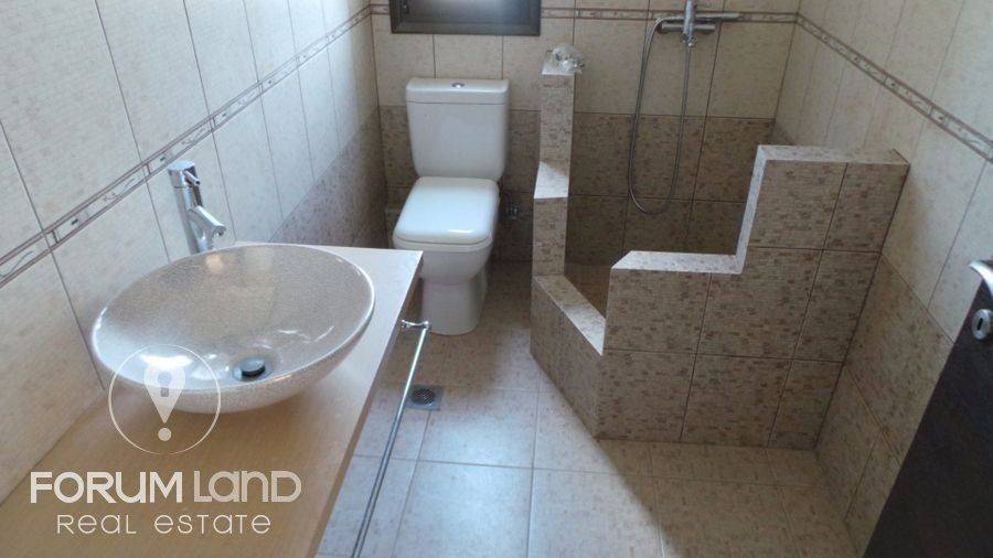 Forumland Real Estate, Μπάνιο