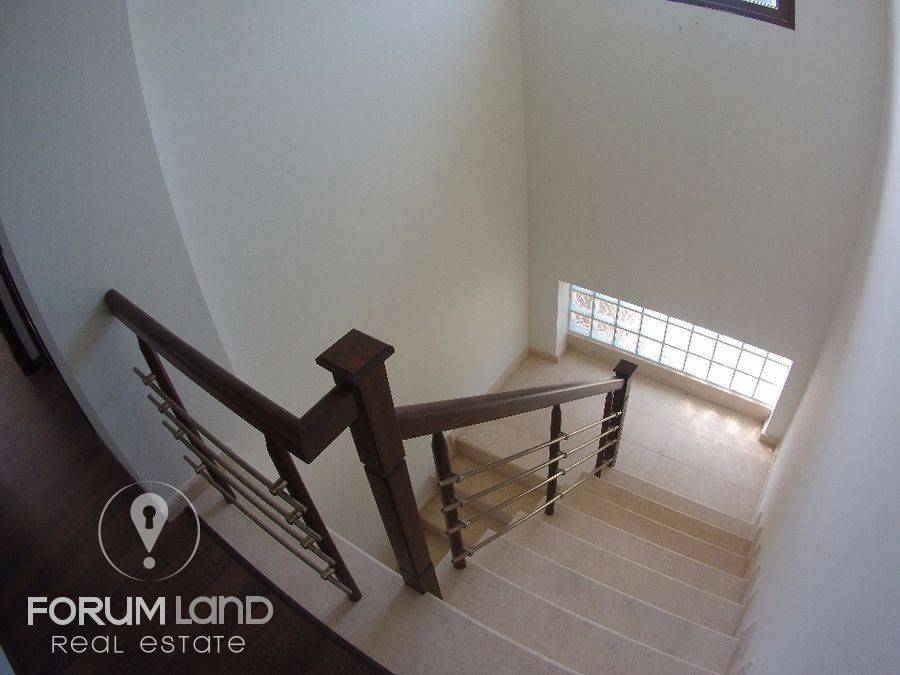 Forumland Real Estate, Esoterikes Skales