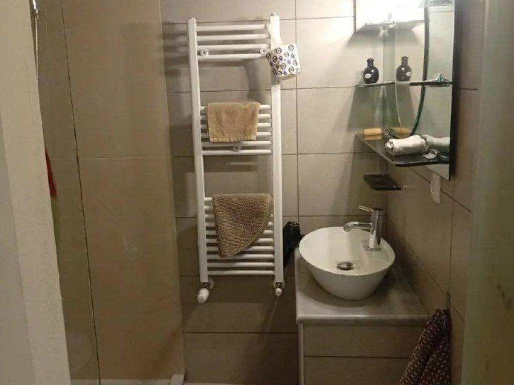 Forumland Real Estate, Μπάνιο