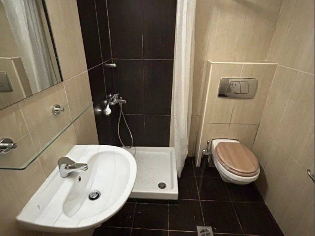 Forumland Real Estate, Μπάνιο