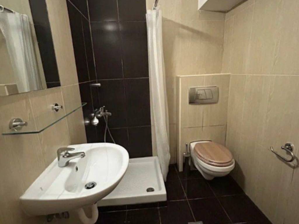 Forumland Real Estate, Μπάνιο