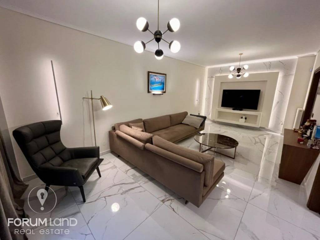 Forumland Real Estate, Σαλόνι