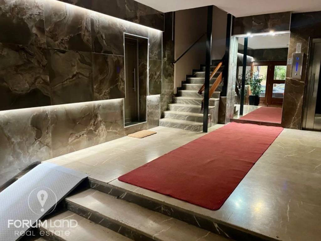 Forumland Real Estate, Είσοδος Πολυκατοικίας