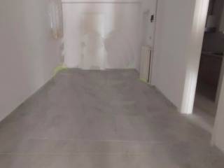 2-ΠΛΟ ΣΑΛΟΝΙ ΜΕ ΣΥΡΟΜΕΝΗ ΠΟΡΤΑ