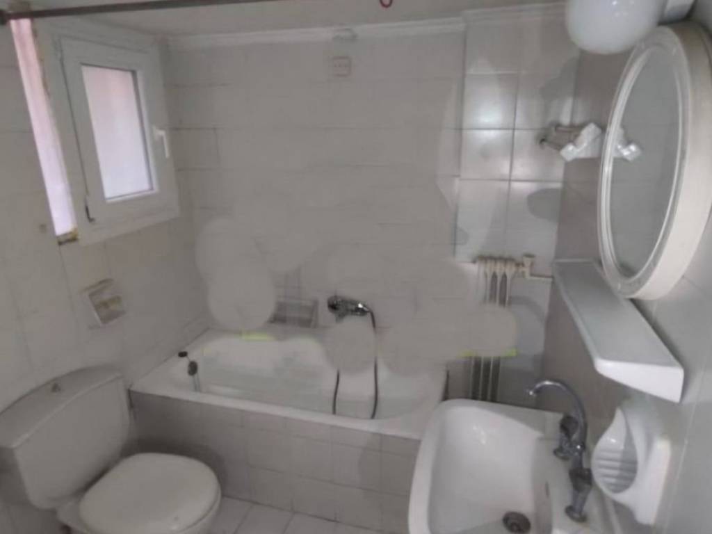 ΗΜΙ-ΑΝΑΚΑΙΝΙΣΜΕΝΟ ΜΠΑΝΙΟ