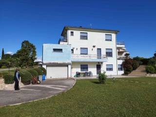 Η πίσω πλευρά