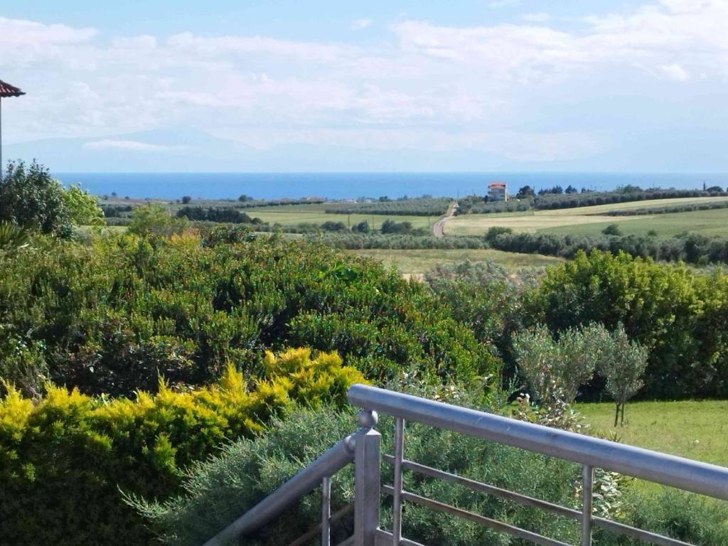 η γύρω περιοχή