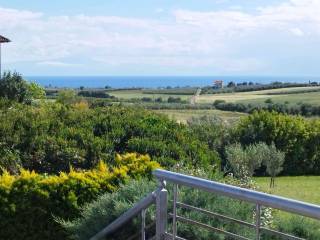 η γύρω περιοχή